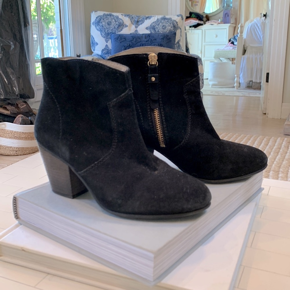 BODEN Suede Black Booties (36EU/ 6.5US)